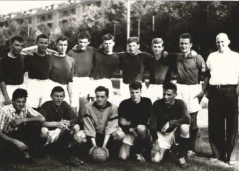 Mannschaftsfoto der Junioren Serie A des FC Thun im Finalspiel zum Kantonalmeister